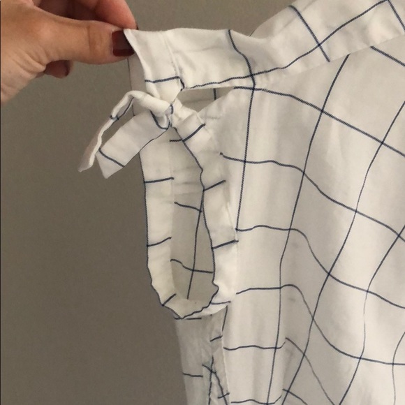 Window pane button down - Picture 2 of 4